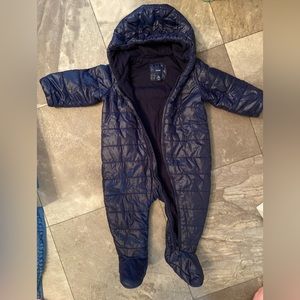 Gap Primaloft snow suit, lightweight and warm